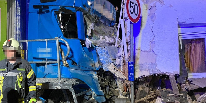 POL-GI: LKW in Hauswand gekracht + Einbruch in Schule + Getränkedosen entwendet + Zwei verletzte Quadfahrer und rund 15.000 Euro Sachschaden sind die Bilanz eines Unfalls + Unfallfluchten - Foto: presseportal.de