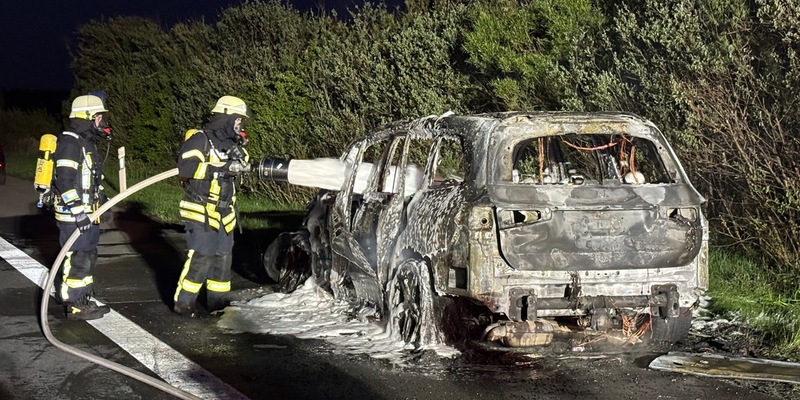 FW-ROW: Mercedes-Benz SUV brennt vollständig aus - Foto: presseportal.de