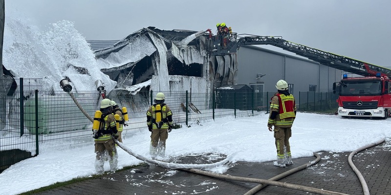 Feuerwehr Goch: Großbrand verursacht hohen Sachschaden - Foto: presseportal.de
