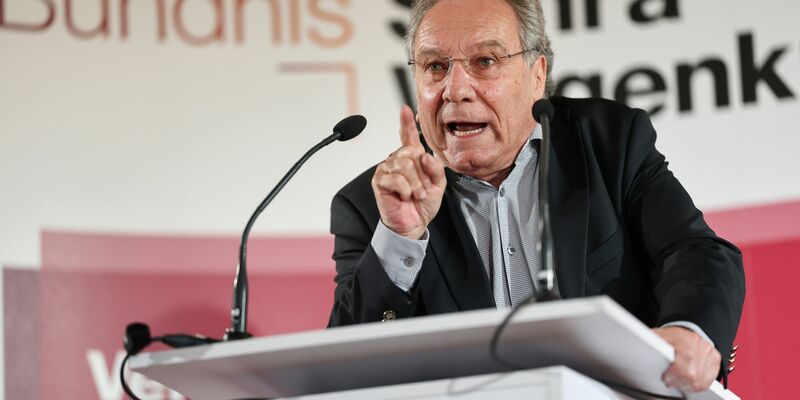 Der BSW-Politiker Klaus Ernst will des Zweiten Weltkriegs auch mit Vertretern Russlands gedenken. (Archivbild) - Foto: Daniel Löb/dpa