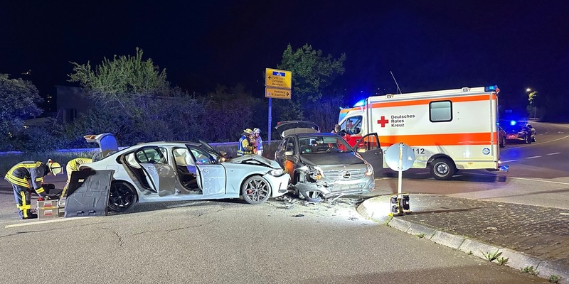 FW Weinheim: Mercedes und BMW verunfallen auf der Westtangente - Foto: presseportal.de