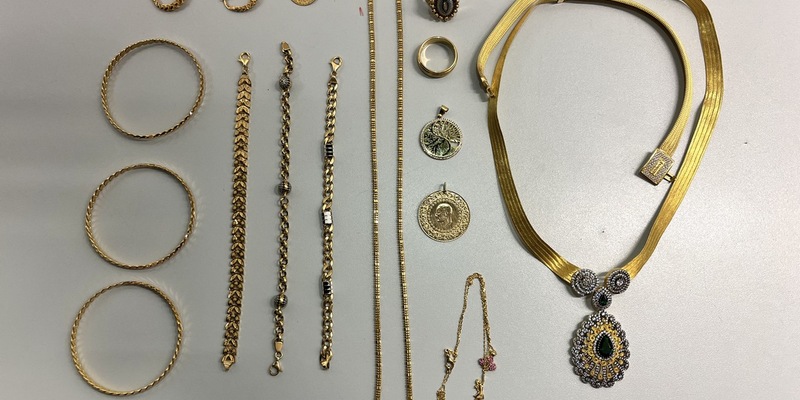 HZA-S: Goldschmuck im Wert von rund 18.000 Euro sichergestellt / Stuttgarter Zoll stoppt Schmugglerin aus der Türkei - Foto: presseportal.de