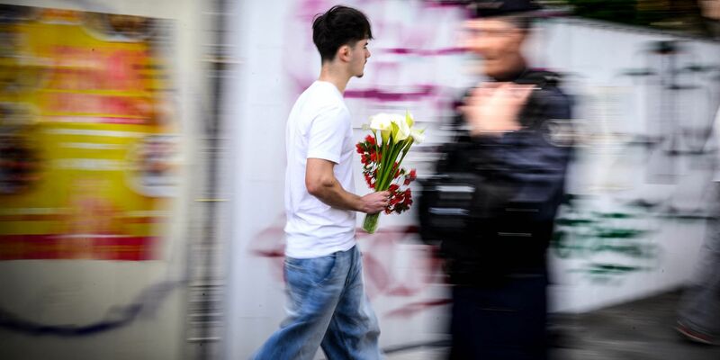 Der Schock an der Schule im französischen Nantes nach einer Messerattacke ist groß. - Foto: Loic Venance/AFP/dpa