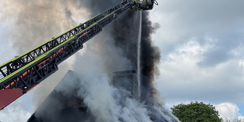FW-SE: Feuer zerstört Wohnhaus in Henstedt-Ulzburg - Foto: presseportal.de