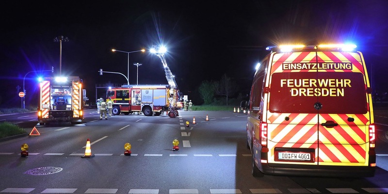 FW Dresden: Schwerer Verkehrsunfall mit mehreren Verletzten - Foto: presseportal.de