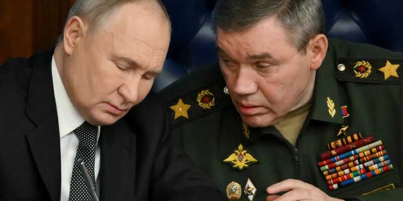 Der russische Generalstabschef Waleri Gerassimow informierte Kremlchef Wladimir Putin über die Rückeroberung des Gebiets Kursk. (Archivbild) - Foto: Grigory Sysoyev/Pool Sputnik Kremlin/AP/dpa