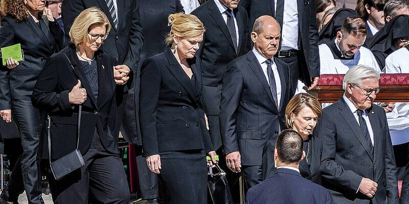 Deutsche Delegation mit Rehlinger, Klöckner, Scholz und Steinmeier beim Papst-Begräbnis am 26.04.2025 - Foto: Butzmann, Dominik/BPA,  Text: über dts Nachrichtenagentur