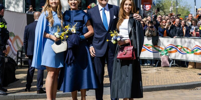 Prinzessin Amalia, Königin Maxima, König Willem-Alexander und Prinzessin Alexia feiern in Doetinchem. - Foto: Sem Van Der Wal/ANP/dpa