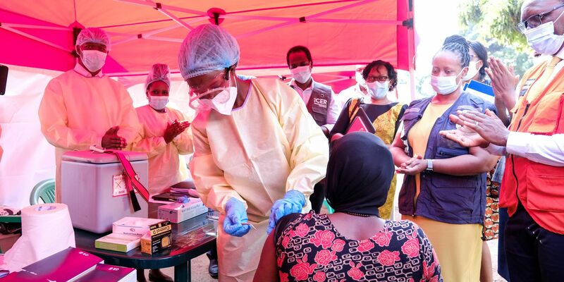 Noch gibt es keinen zugelassenen Impfstoff gegen die gefährliche Sudan-Variante von Ebola. (Archivbild) - Foto: Hajarah Nalwadda/XinHua/dpa