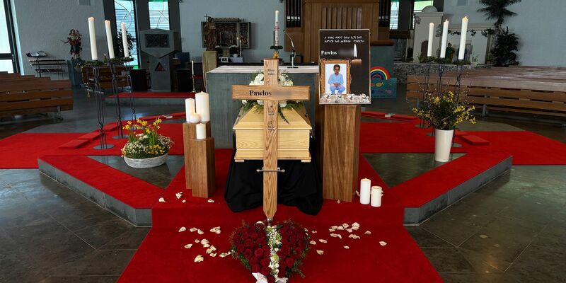 Die Trauerfeier fand in Waldbrunn in der Nähe von Weilburg statt.  - Foto: Pascal Höfig/News5/dpa