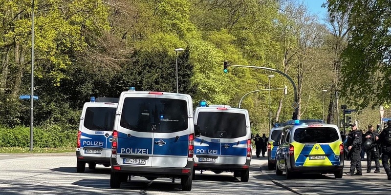 POL-KI: 250426.1 Kiel: Heimspiel Holstein Kiel gegen Borussia Mönchengladbach - Foto: presseportal.de