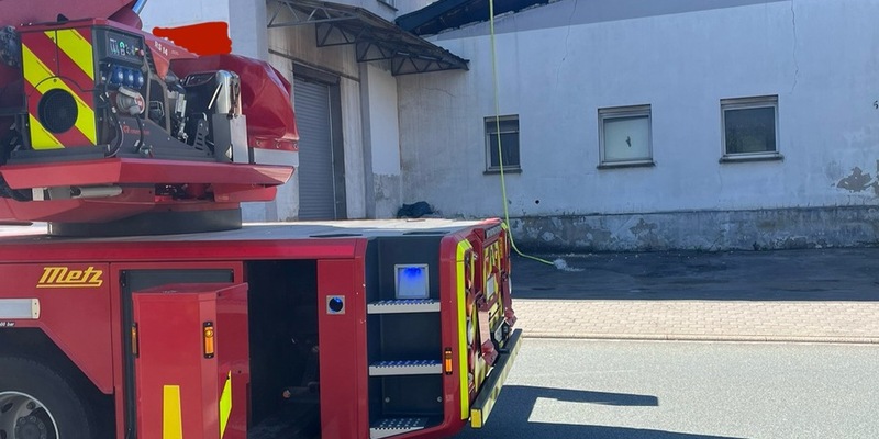 FW-PL: Lagerhalle drohte einzustürzen - Feuerwehr verhindert Schlimmeres - Foto: presseportal.de