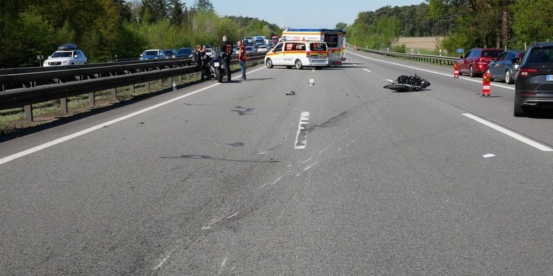 POL-ROW: ++ Verkehrsunfall auf BAB 1 - zwei Motorradfahrer schwer verletzt ++ ++ Verkehrsunfall mit landwirtschaftlicher Maschine - Güllefass auf Abwegen ++ ++ Sicherstellung nach nächtlicher Ruhestörung ++ - Foto: presseportal.de