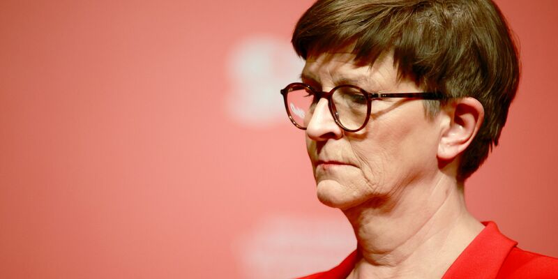 Bayerns Juso-Chef Benedict Lang findet den Umgang der SPD mit der Parteivorsitzenden Saskia Esken «bodenlos». - Foto: Matthias Bein/dpa