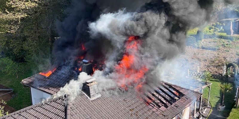 FW-OE: Dachstuhlbrand in Meggen - Foto: presseportal.de