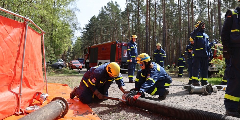 THW LVBEBBST: Technisches Hilfswerk und polnische Feuerwehr trainieren gemeinsam in Rzepin (Polen) Waldbrandbekämpfung - Foto: presseportal.de