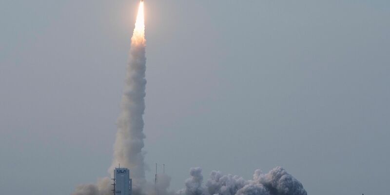 Mit dem Start macht Amazon Ernst bei der Aufholjagd zu Elon Musks Starlink-System. (Archivbild)   - Foto: John Raoux/AP/dpa