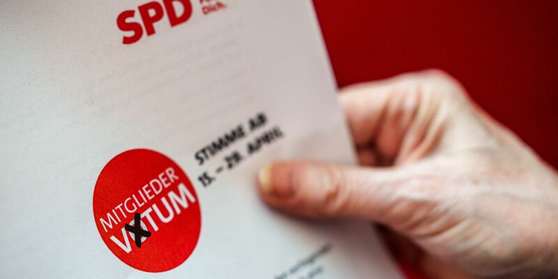 Noch bis Mitternacht können die SPD-Mitglieder über den schwarz-roten Koalitionsvertrag abstimmen (Archivfoto) - Foto: Michael Kappeler/dpa