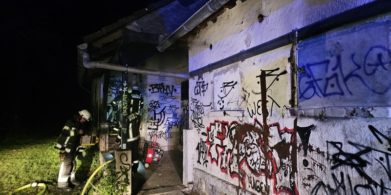 FW-AR: Gebäudebrand im Pfadfinderheim Arnsberg - Foto: presseportal.de