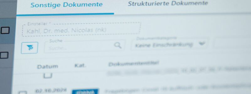 Die E-Akte soll für Patienten und Praxen zum Alltag werden. (Archivbild) - Foto: Daniel Karmann/dpa
