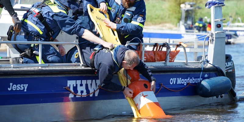 THW LVBEBBST: Bootsführer-Ausbildung mit großer Einsatzübung in Tangermünde - Foto: presseportal.de
