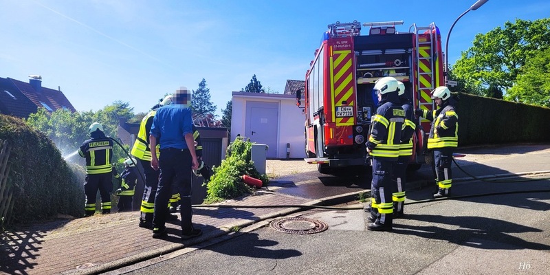 FW-EN: Heckenbrand in Niedersprockhövel - Foto: presseportal.de