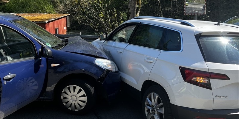 POL-GM: Ein Verletzter bei Unfall im Einmündungsbereich - Foto: presseportal.de