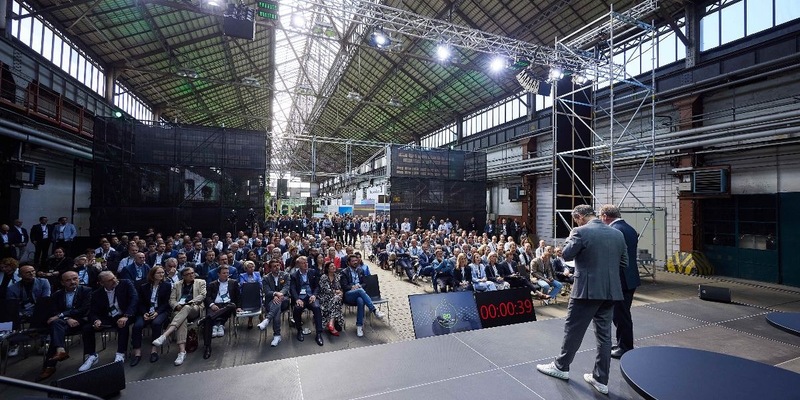 Spitzenpolitik beim Summit von Neues Bauen - Foto: presseportal.de