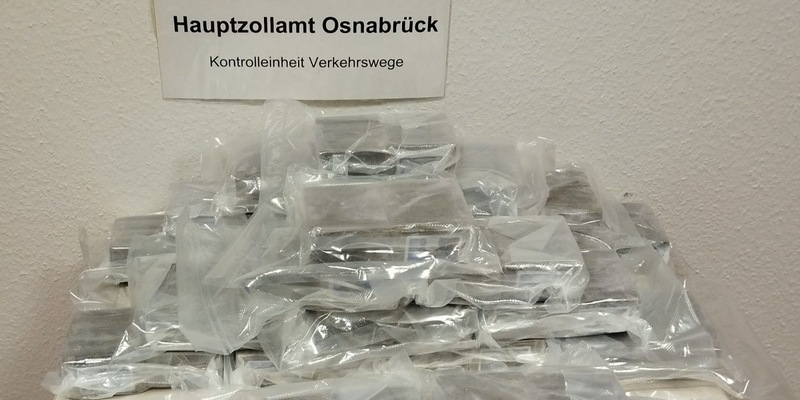 HZA-OS: Osnabrücker Zoll stellt mehr als 25 Kilogramm Haschisch sicher; Straßenverkaufswert von rund 235.000 Euro - Foto: presseportal.de