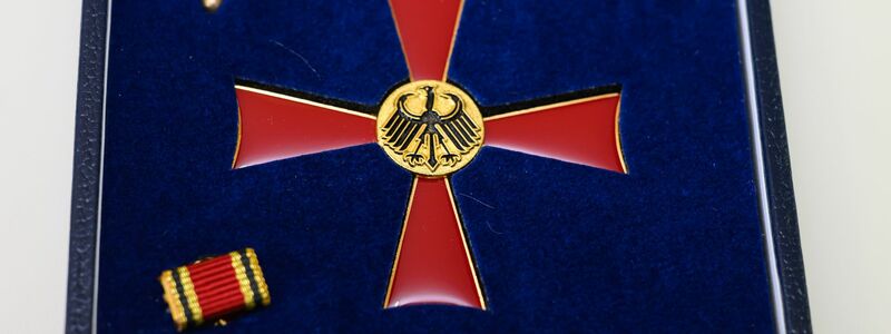 Ein Bundesverdienstkreuz einfach mal kaufen - ein YouTuber hat das geschafft. (Archivbild) - Foto: Patrick Pleul/dpa