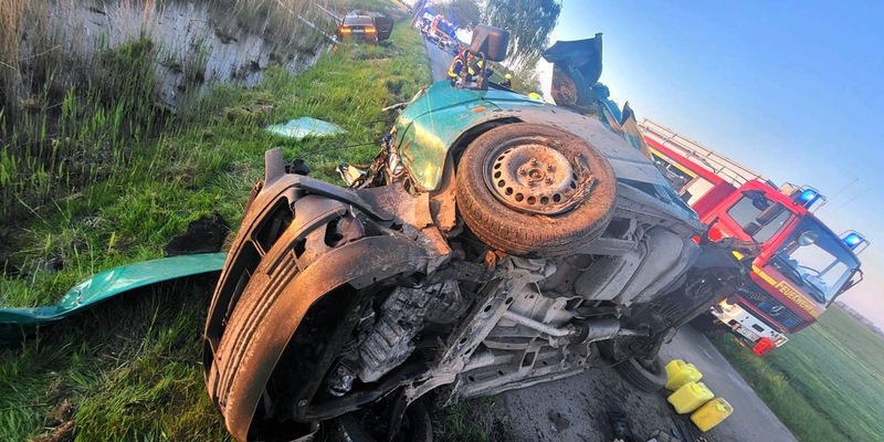 POL-STD: Fünf zum Teil lebensgefährlich verletzte Fahrzeuginsassen bei Unfall in Drochtersen - Foto: presseportal.de