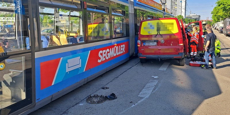 FW-M: Unfall im Kreuzungsbereich (Friedenheim) - Foto: presseportal.de