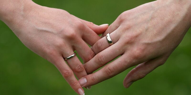 Doppelnamen - romantisch oder nervig? (Archivbild) - Foto: Patrick Pleul/dpa