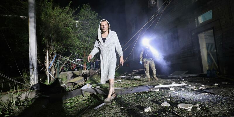 Die ukrainische Großstadt Saporischschja wurde Ziel eines russischen Drohnenangriffs.  - Foto: Kateryna Klochko/AP/dpa