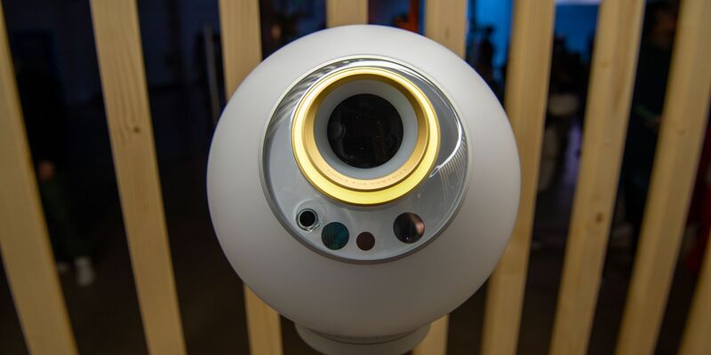 Um ein Profil bei World zu erstellen, muss man seine Augen scannen lassen. - Foto: Andrej Sokolow/dpa