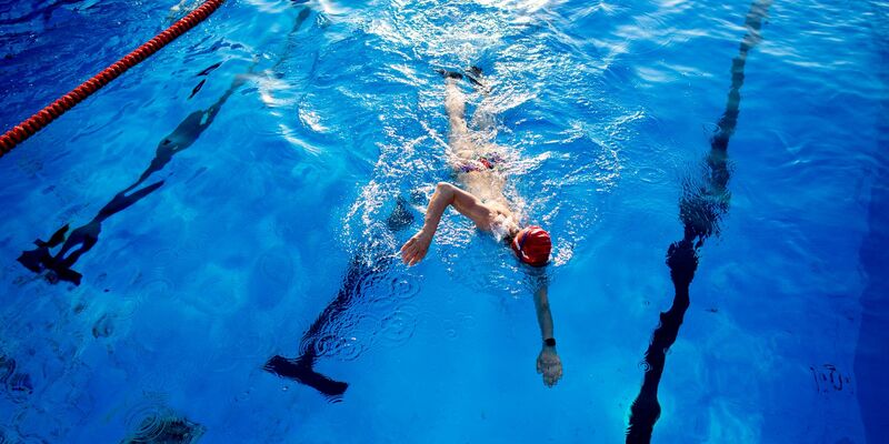 Die DLRG fordert mehr Schwimmbäder in Deutschland. (Symbolbild) - Foto: Hauke-Christian Dittrich/dpa