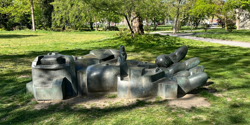 POL-DU: Dellviertel: Bronzeskulptur vom Lehmbruck Museum gestohlen - Kripo sucht Zeugen - Foto: presseportal.de