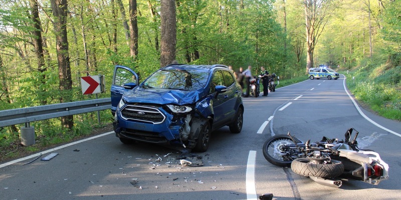 POL-RBK: Wermelskirchen - Motorradfahrer stößt mit Pkw zusammen und wird schwer verletzt - Foto: presseportal.de