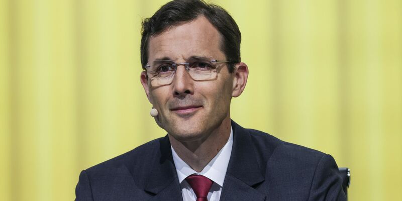 Post-Chef Tobias Meyer quittiert Vorwürfe eines Briefkonkurrenten mit Kopfschütteln. - Foto: Oliver Berg/dpa