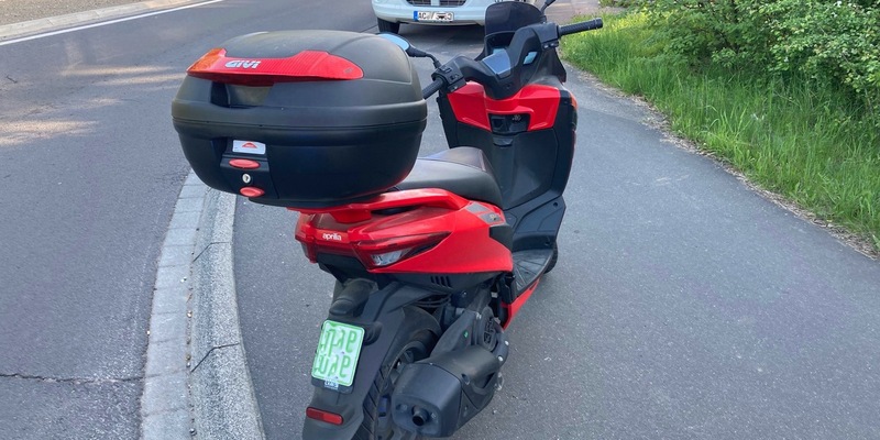 POL-AC: Nach Verkehrsunfallflucht: Polizei Aachen sucht mutmaßlichen Unfallverursacher in einem roten Fahrzeug - Foto: presseportal.de