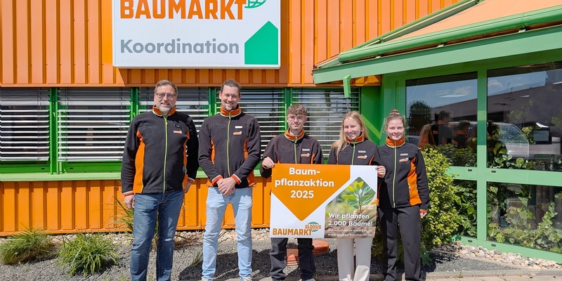 Globus Baumarkt Baumpflanzaktion: 15 Azubis treffen auf 2.000 Bäume - Foto: presseportal.de