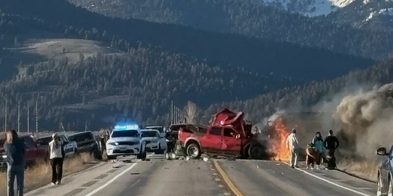 Schwerer Unfall in der Nähe des Yellowstone Nationalparks - Foto: --/Roger Merrill/dpa
