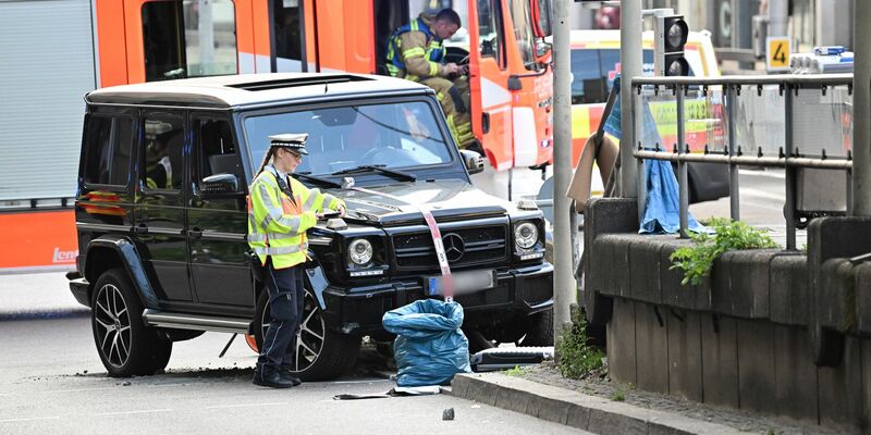 Die Ermittler wollen den genauen Unfallhergang klären. - Foto: Bernd Weißbrod/dpa