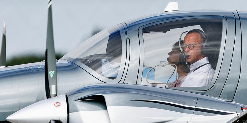 Friedrich Merz ist leidenschaftlicher Hobbypilot. (Archivbild) - Foto: Axel Heimken/dpa