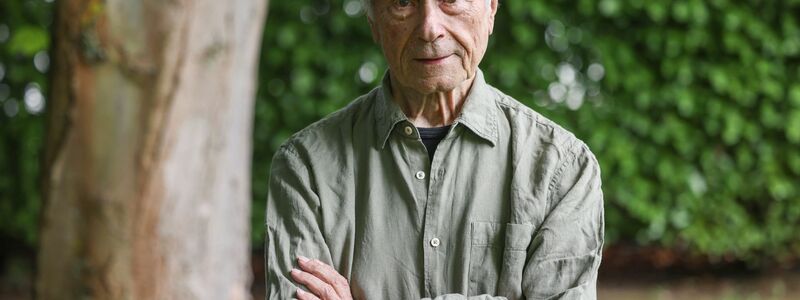 Thomas Woitkewitsch schrieb zusammen mit Carrell den Text - in einer einzigen Nacht. - Foto: Oliver Berg/dpa