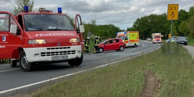 POL-STD: Transporter in Bützfleth ausgebrannt, Einbrecher in Stade, Renault in Buxtehude entwendet - im Bereich Hamburg Neugraben nach Unfall wieder aufgefunden, Verletzte bei Unfall auf der Kreisstraße 30 - Foto: presseportal.de