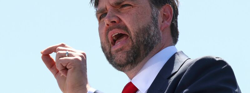 Trumps Vize JD Vance wäre so etwas wie der natürliche Nachfolger. (Archivbild) - Foto: Kevin Lamarque/Reuters Pool via AP/dpa