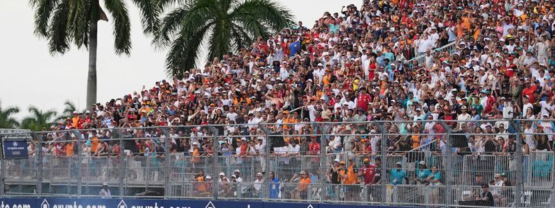 Oscar Piastri (r) ist der Mann der Stunde in der Formel 1. - Foto: Rebecca Blackwell/AP/dpa