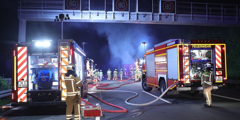 FW Dresden: Zwei Brandeinsätze zur selben Zeit fordern die Freuerwehr Dresden - Foto: presseportal.de