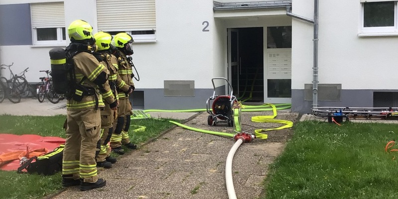 FW Paderborn: Wohnungsbrand mit Menschenleben in Gefahr in Paderborn-Schloß Neuhaus - Foto: presseportal.de